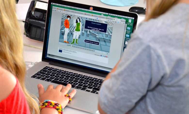 media literacy, laptop, notebook